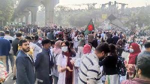 শাহবাগে বেসরকারি ট্রেইনি চিকিৎসকদের বিক্ষোভ
