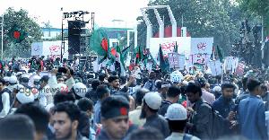 শহীদ মিনারে বিপ্লবীদের জনস্রোত