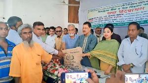 কটিয়াদীতে ক্ষুদ্র ও প্রান্তিক কৃষকদের মাঝে বিনামূল্যে বীজ ও সার বিতরণ কার্যক্রমের উদ্বোধন