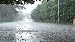 ভ্যাপসা গরমের মধ্যে ঢাকায় বৃষ্টির সম্ভাবনা, ৯ অঞ্চলে ঝড়ের আভাস