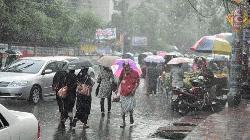 ঢাকার রাস্তায় আজও সঙ্গী বৃষ্টির ভোগান্তি