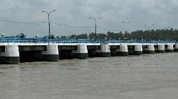 উজানের ঢল আর ভারি বৃষ্টিতে বাড়ছে তিস্তার পানি