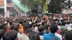 প্রেসক্লাবের সামনের অবরোধে অটোরিকশা চালকরা