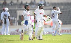 ২ উইকেট হারিয়ে লাঞ্চে বাংলাদেশ