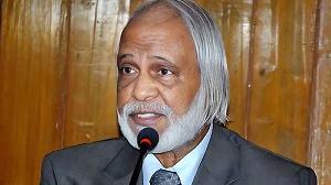 ড. মঈন খানের সঙ্গে এনডিআই-আইআরআই পর্যবেক্ষক দলের বৈঠক
